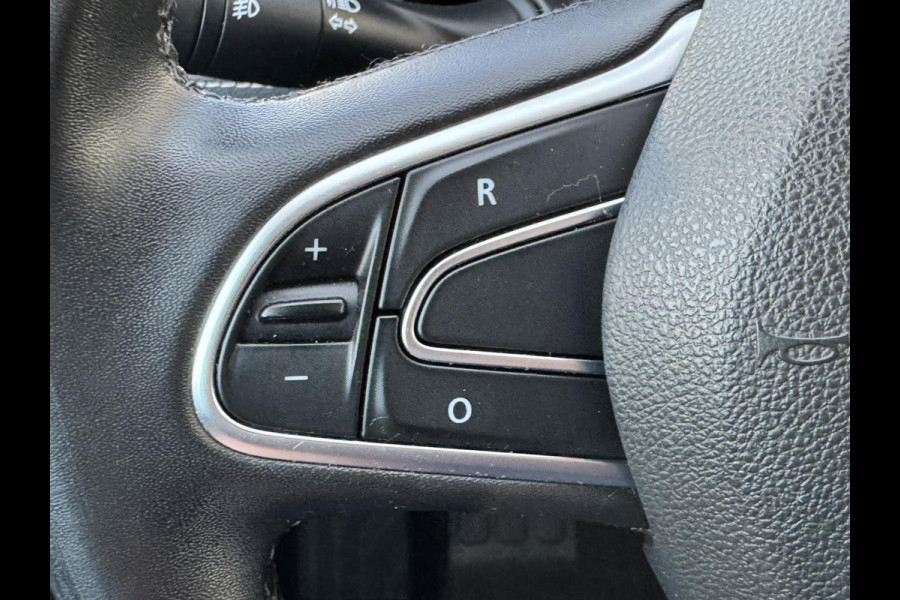 Renault Scénic 1.3 TCe Intens Climate control Cruise control Navigatie Apple Android Parkeersensoren plus camera Dodehoekdetectie Renault Scénic 1.3 TCe Intens Climate control Cruise control Navigatie Apple Android Parkeersensoren plus camera Dodehoekdetectie