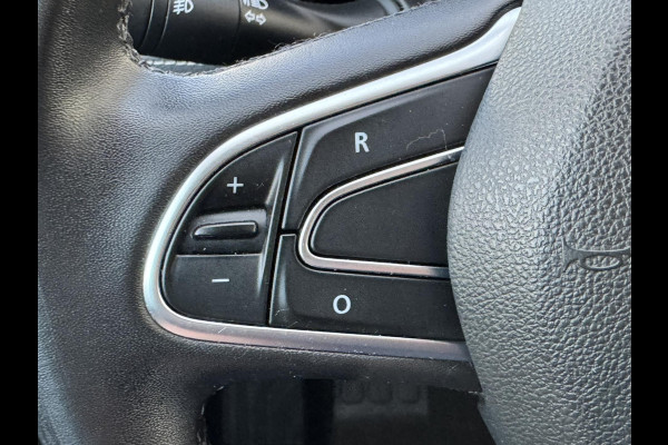 Renault Scénic 1.3 TCe Intens Climate control Cruise control Navigatie Apple Android Parkeersensoren plus camera Dodehoekdetectie Renault Scénic 1.3 TCe Intens Climate control Cruise control Navigatie Apple Android Parkeersensoren plus camera Dodehoekdetectie