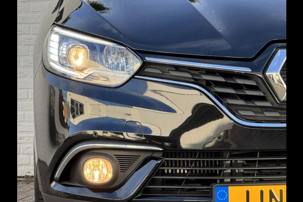 Renault Scénic 1.3 TCe Intens Climate control Cruise control Navigatie Apple Android Parkeersensoren plus camera Dodehoekdetectie Renault Scénic 1.3 TCe Intens Climate control Cruise control Navigatie Apple Android Parkeersensoren plus camera Dodehoekdetectie