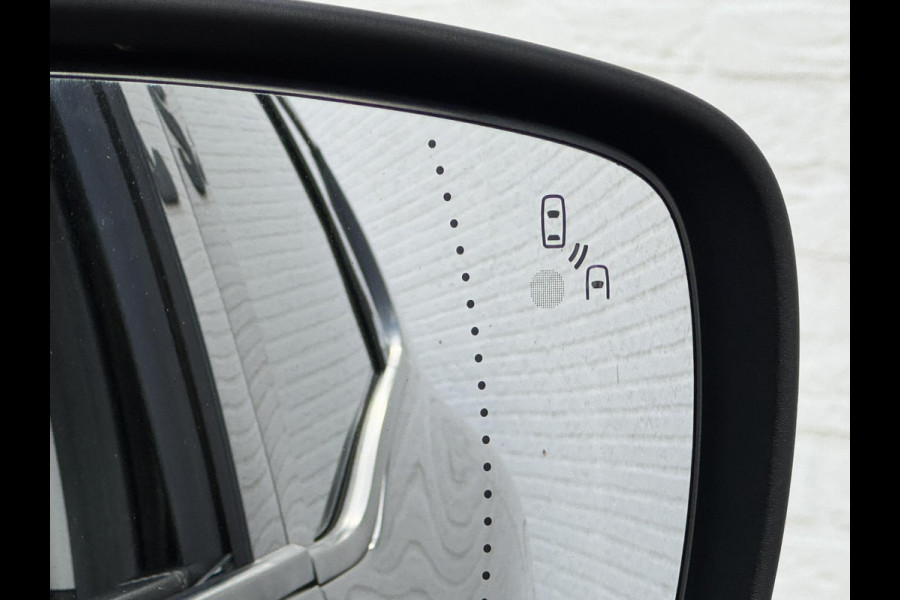 Renault Scénic 1.3 TCe Intens Climate control Cruise control Navigatie Apple Android Parkeersensoren plus camera Dodehoekdetectie Renault Scénic 1.3 TCe Intens Climate control Cruise control Navigatie Apple Android Parkeersensoren plus camera Dodehoekdetectie