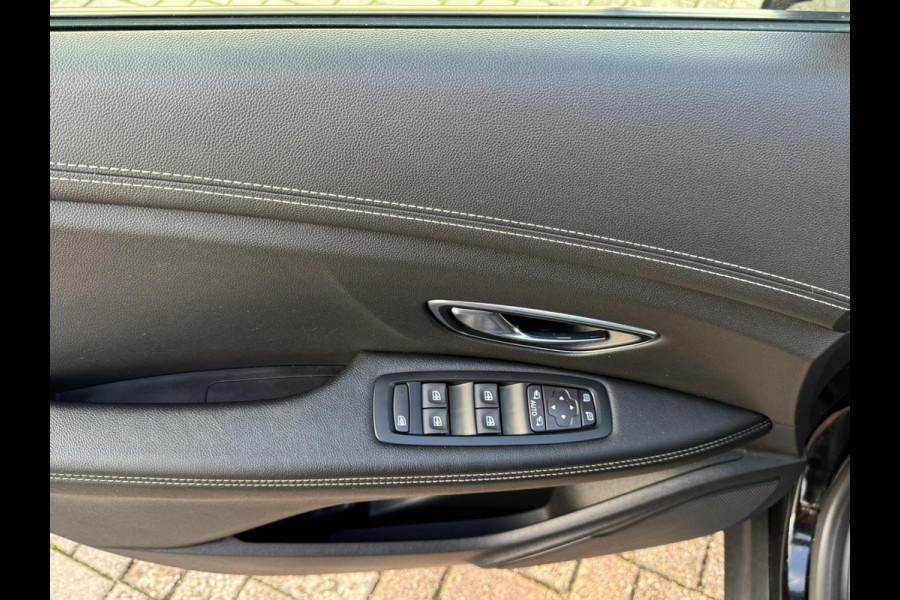 Renault Scénic 1.3 TCe Intens Climate control Cruise control Navigatie Apple Android Parkeersensoren plus camera Dodehoekdetectie Renault Scénic 1.3 TCe Intens Climate control Cruise control Navigatie Apple Android Parkeersensoren plus camera Dodehoekdetectie