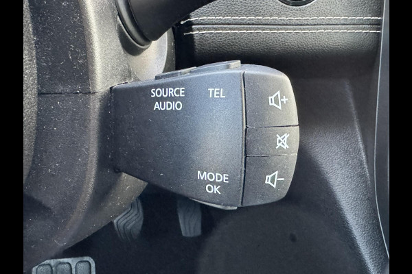 Renault Scénic 1.3 TCe Intens Climate control Cruise control Navigatie Apple Android Parkeersensoren plus camera Dodehoekdetectie Renault Scénic 1.3 TCe Intens Climate control Cruise control Navigatie Apple Android Parkeersensoren plus camera Dodehoekdetectie
