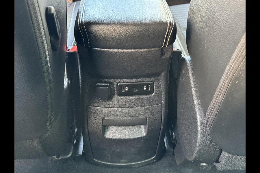 Renault Scénic 1.3 TCe Intens Climate control Cruise control Navigatie Apple Android Parkeersensoren plus camera Dodehoekdetectie Renault Scénic 1.3 TCe Intens Climate control Cruise control Navigatie Apple Android Parkeersensoren plus camera Dodehoekdetectie