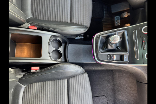 Renault Scénic 1.3 TCe Intens Climate control Cruise control Navigatie Apple Android Parkeersensoren plus camera Dodehoekdetectie Renault Scénic 1.3 TCe Intens Climate control Cruise control Navigatie Apple Android Parkeersensoren plus camera Dodehoekdetectie