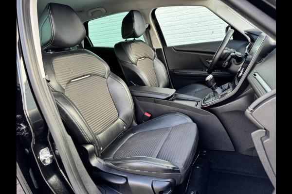 Renault Scénic 1.3 TCe Intens Climate control Cruise control Navigatie Apple Android Parkeersensoren plus camera Dodehoekdetectie Renault Scénic 1.3 TCe Intens Climate control Cruise control Navigatie Apple Android Parkeersensoren plus camera Dodehoekdetectie
