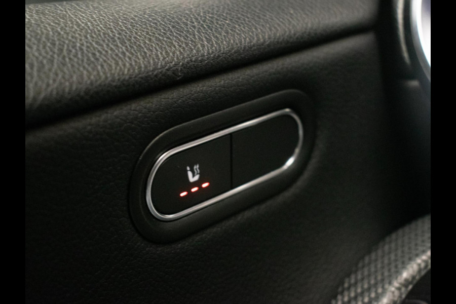 Mercedes-Benz A-Klasse 200 Business Sport (STERRENHEMEL,APPLE CARPLAY,NAVI,SPORTSTOELEN,STOELVERWARMING,CAMERA,LED,GETINT,PDC) Mercedes-Benz A-Klasse 200 Business Sport (STERRENHEMEL,APPLE CARPLAY,NAVI,SPORTSTOELEN,STOELVERWARMING,CAMERA,LED,GETINT,PDC)