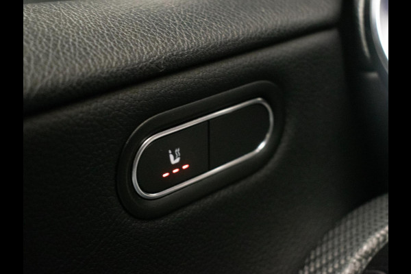 Mercedes-Benz A-Klasse 200 Business Sport (STERRENHEMEL,APPLE CARPLAY,NAVI,SPORTSTOELEN,STOELVERWARMING,CAMERA,LED,GETINT,PDC) Mercedes-Benz A-Klasse 200 Business Sport (STERRENHEMEL,APPLE CARPLAY,NAVI,SPORTSTOELEN,STOELVERWARMING,CAMERA,LED,GETINT,PDC)
