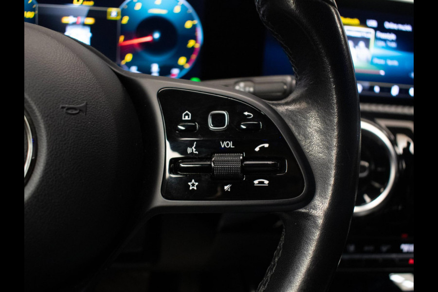 Mercedes-Benz A-Klasse 200 Business Sport (STERRENHEMEL,APPLE CARPLAY,NAVI,SPORTSTOELEN,STOELVERWARMING,CAMERA,LED,GETINT,PDC) Mercedes-Benz A-Klasse 200 Business Sport (STERRENHEMEL,APPLE CARPLAY,NAVI,SPORTSTOELEN,STOELVERWARMING,CAMERA,LED,GETINT,PDC)