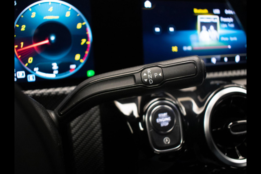 Mercedes-Benz A-Klasse 200 Business Sport (STERRENHEMEL,APPLE CARPLAY,NAVI,SPORTSTOELEN,STOELVERWARMING,CAMERA,LED,GETINT,PDC) Mercedes-Benz A-Klasse 200 Business Sport (STERRENHEMEL,APPLE CARPLAY,NAVI,SPORTSTOELEN,STOELVERWARMING,CAMERA,LED,GETINT,PDC)