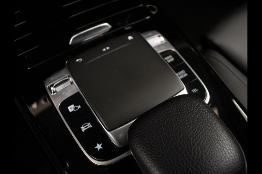 Mercedes-Benz A-Klasse 200 Business Sport (STERRENHEMEL,APPLE CARPLAY,NAVI,SPORTSTOELEN,STOELVERWARMING,CAMERA,LED,GETINT,PDC) Mercedes-Benz A-Klasse 200 Business Sport (STERRENHEMEL,APPLE CARPLAY,NAVI,SPORTSTOELEN,STOELVERWARMING,CAMERA,LED,GETINT,PDC)