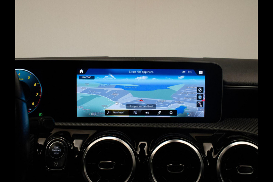 Mercedes-Benz A-Klasse 200 Business Sport (STERRENHEMEL,APPLE CARPLAY,NAVI,SPORTSTOELEN,STOELVERWARMING,CAMERA,LED,GETINT,PDC) Mercedes-Benz A-Klasse 200 Business Sport (STERRENHEMEL,APPLE CARPLAY,NAVI,SPORTSTOELEN,STOELVERWARMING,CAMERA,LED,GETINT,PDC)