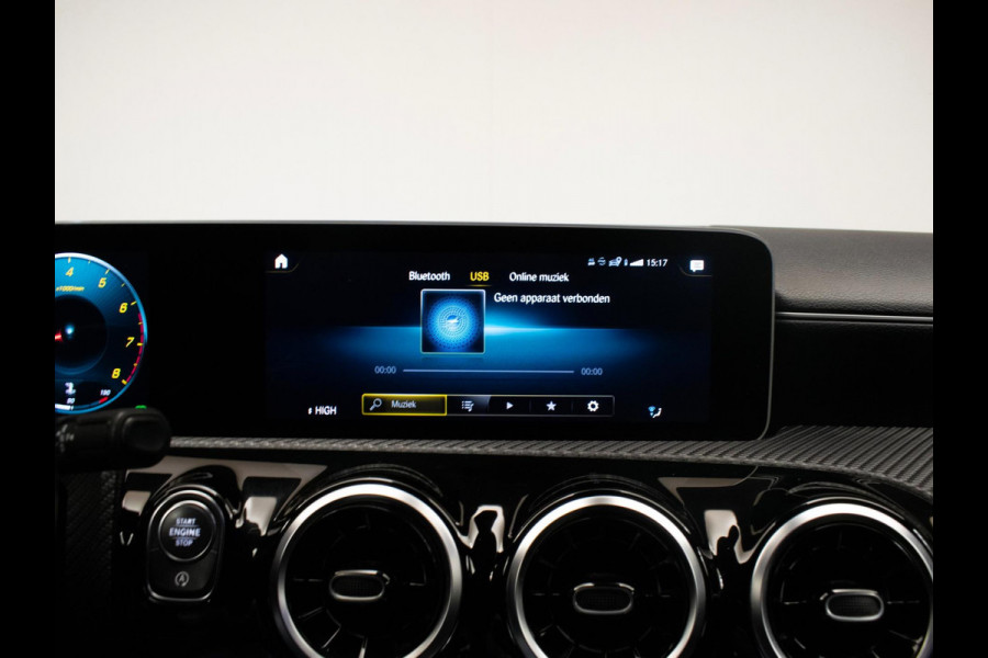 Mercedes-Benz A-Klasse 200 Business Sport (STERRENHEMEL,APPLE CARPLAY,NAVI,SPORTSTOELEN,STOELVERWARMING,CAMERA,LED,GETINT,PDC) Mercedes-Benz A-Klasse 200 Business Sport (STERRENHEMEL,APPLE CARPLAY,NAVI,SPORTSTOELEN,STOELVERWARMING,CAMERA,LED,GETINT,PDC)