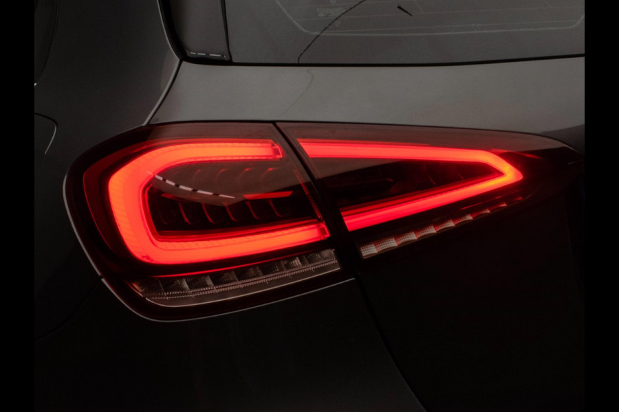Mercedes-Benz A-Klasse 200 Business Sport (STERRENHEMEL,APPLE CARPLAY,NAVI,SPORTSTOELEN,STOELVERWARMING,CAMERA,LED,GETINT,PDC) Mercedes-Benz A-Klasse 200 Business Sport (STERRENHEMEL,APPLE CARPLAY,NAVI,SPORTSTOELEN,STOELVERWARMING,CAMERA,LED,GETINT,PDC)