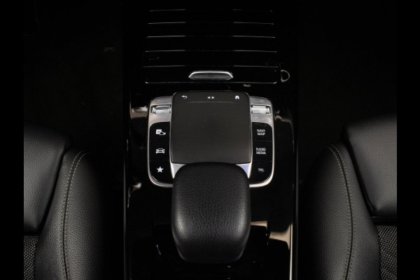 Mercedes-Benz A-Klasse 200 Business Sport (STERRENHEMEL,APPLE CARPLAY,NAVI,SPORTSTOELEN,STOELVERWARMING,CAMERA,LED,GETINT,PDC) Mercedes-Benz A-Klasse 200 Business Sport (STERRENHEMEL,APPLE CARPLAY,NAVI,SPORTSTOELEN,STOELVERWARMING,CAMERA,LED,GETINT,PDC)
