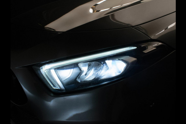 Mercedes-Benz A-Klasse 200 Business Sport (STERRENHEMEL,APPLE CARPLAY,NAVI,SPORTSTOELEN,STOELVERWARMING,CAMERA,LED,GETINT,PDC) Mercedes-Benz A-Klasse 200 Business Sport (STERRENHEMEL,APPLE CARPLAY,NAVI,SPORTSTOELEN,STOELVERWARMING,CAMERA,LED,GETINT,PDC)