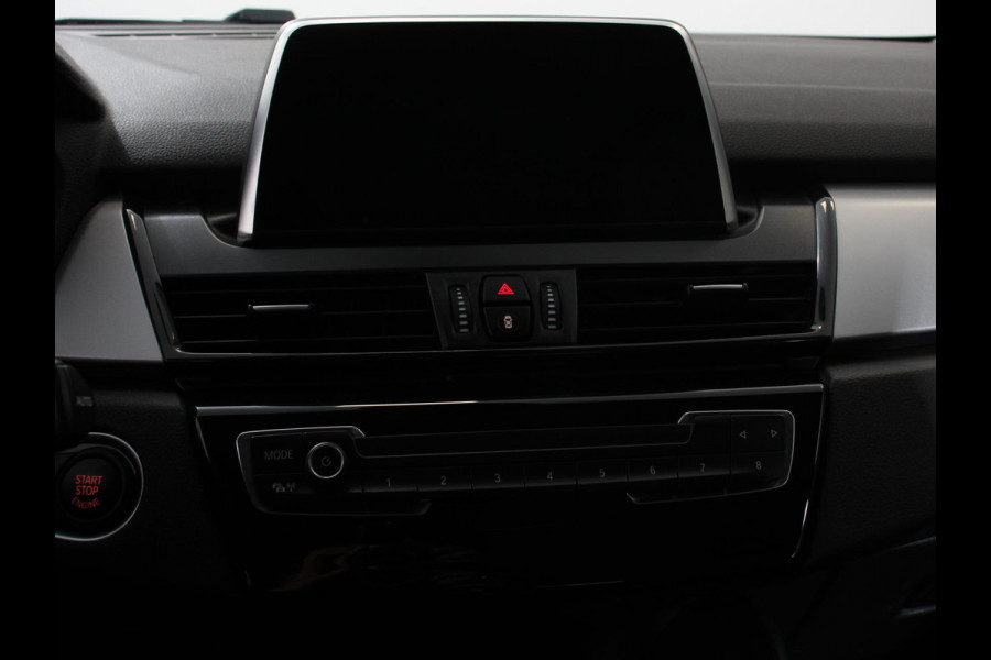 BMW 2 Serie Gran Tourer 218i Automaat 7p. Corporate Lease Executive 7p | Cruise control | Lichtmetalen velgen | Navigatie | Parkeersensoren achter | Radio | LED BMW 2 Serie Gran Tourer 218i Automaat 7p. Corporate Lease Executive 7p | Cruise control | Lichtmetalen velgen | Navigatie | Parkeersensoren achter | Radio | LED