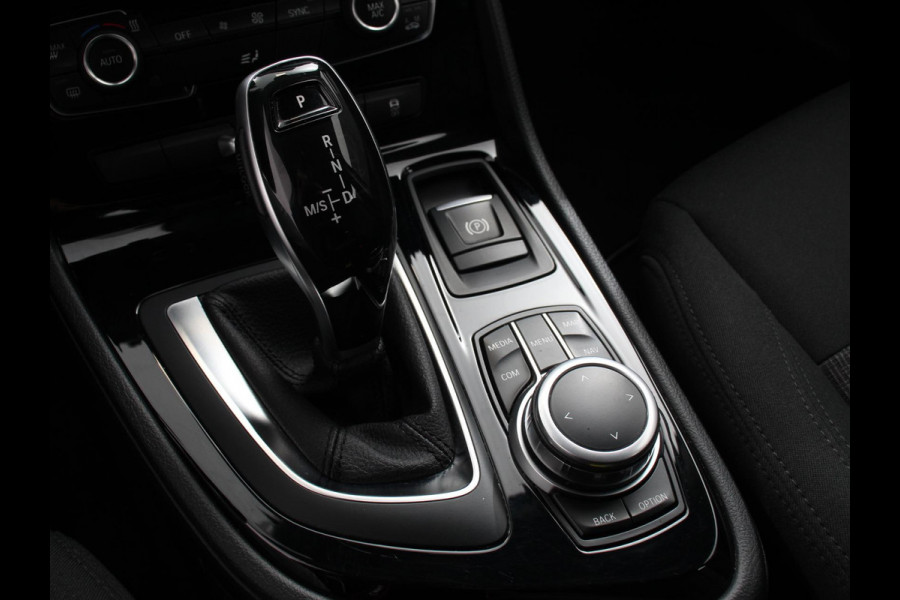 BMW 2 Serie Gran Tourer 218i Automaat 7p. Corporate Lease Executive 7p | Cruise control | Lichtmetalen velgen | Navigatie | Parkeersensoren achter | Radio | LED BMW 2 Serie Gran Tourer 218i Automaat 7p. Corporate Lease Executive 7p | Cruise control | Lichtmetalen velgen | Navigatie | Parkeersensoren achter | Radio | LED