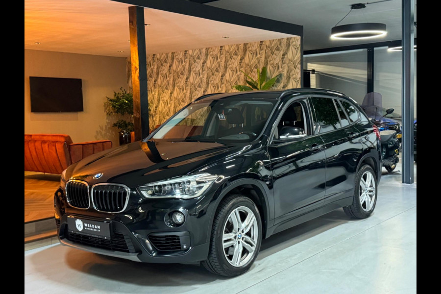 BMW X1 XDrive20i Executive Garantie Camera StoelVW Elek Achterklep PDC Cruise Navi Clima Led Lane All Season Rijklaar