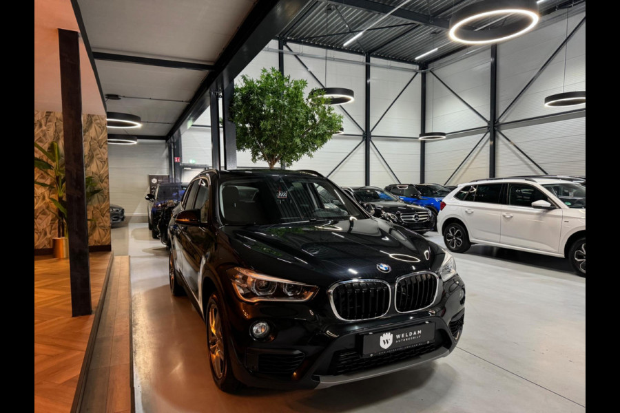 BMW X1 XDrive20i Executive Garantie Camera StoelVW Elek Achterklep PDC Cruise Navi Clima Led Lane All Season Rijklaar