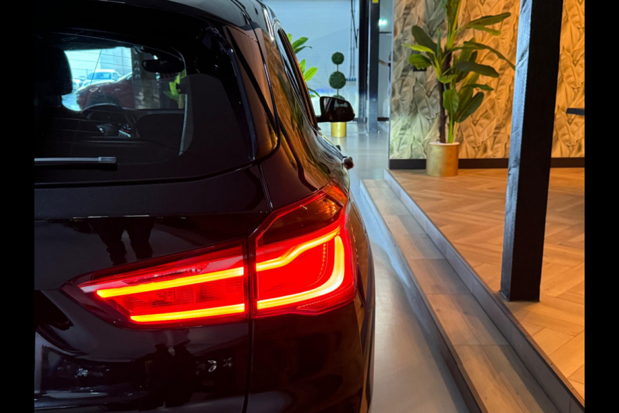 BMW X1 XDrive20i Executive Garantie Camera StoelVW Elek Achterklep PDC Cruise Navi Clima Led Lane All Season Rijklaar
