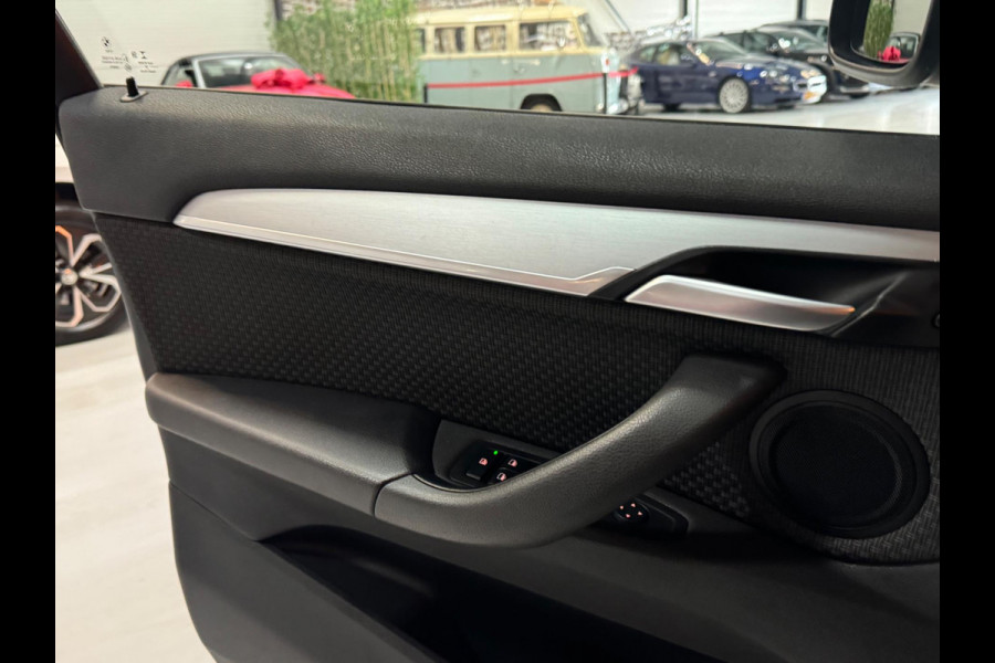 BMW X1 XDrive20i Executive Garantie Camera StoelVW Elek Achterklep PDC Cruise Navi Clima Led Lane All Season Rijklaar