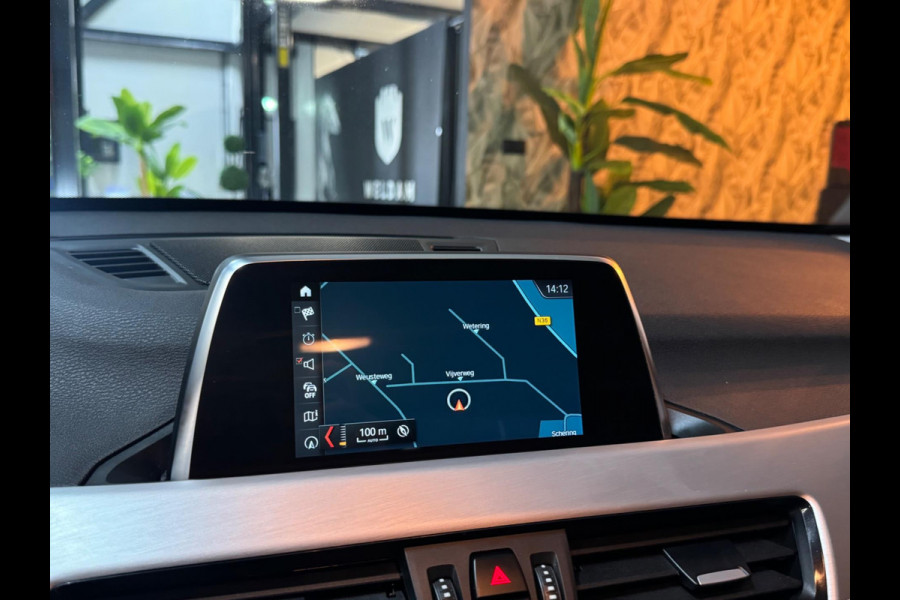 BMW X1 XDrive20i Executive Garantie Camera StoelVW Elek Achterklep PDC Cruise Navi Clima Led Lane All Season Rijklaar