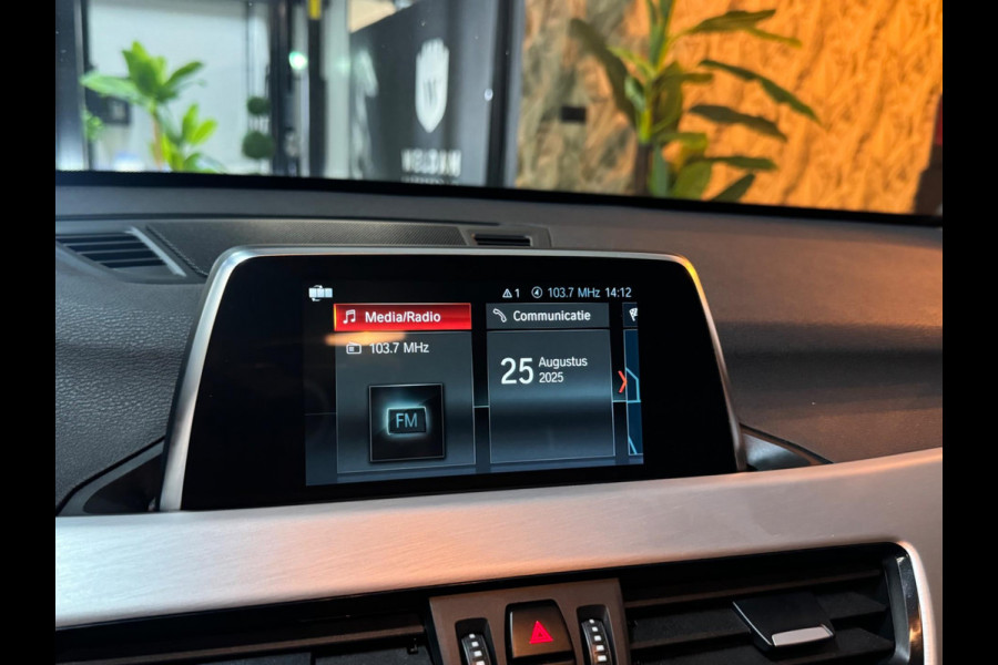 BMW X1 XDrive20i Executive Garantie Camera StoelVW Elek Achterklep PDC Cruise Navi Clima Led Lane All Season Rijklaar