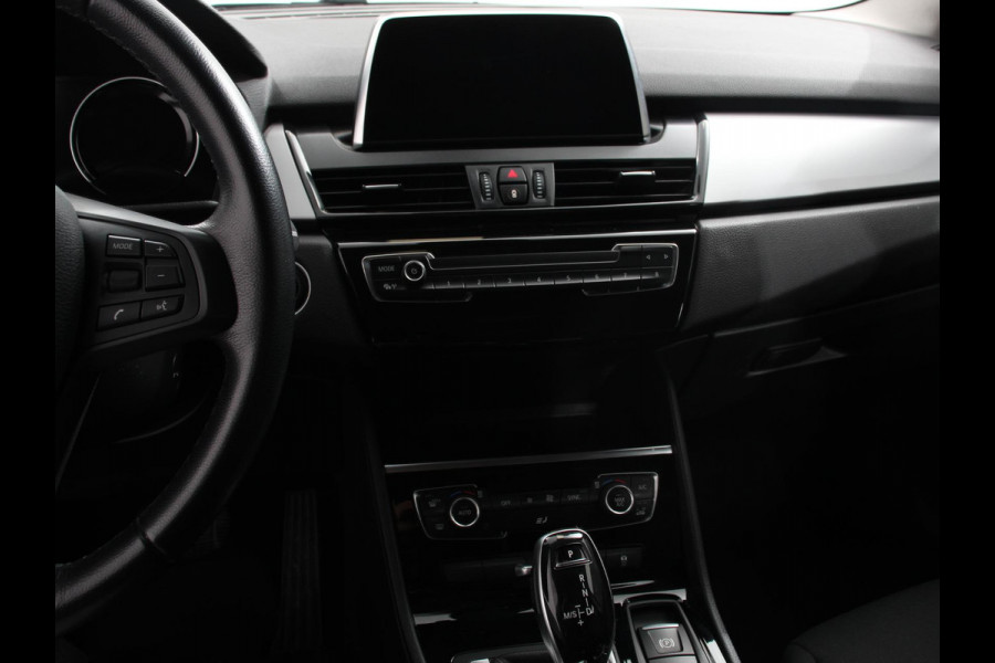 BMW 2 Serie Gran Tourer 218i Automaat 7p. Corporate Lease Executive 7p | Cruise control | Lichtmetalen velgen | Navigatie | Parkeersensoren achter | Radio | LED BMW 2 Serie Gran Tourer 218i Automaat 7p. Corporate Lease Executive 7p | Cruise control | Lichtmetalen velgen | Navigatie | Parkeersensoren achter | Radio | LED