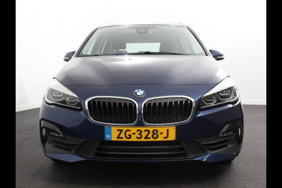 BMW 2 Serie Gran Tourer 218i Automaat 7p. Corporate Lease Executive 7p | Cruise control | Lichtmetalen velgen | Navigatie | Parkeersensoren achter | Radio | LED BMW 2 Serie Gran Tourer 218i Automaat 7p. Corporate Lease Executive 7p | Cruise control | Lichtmetalen velgen | Navigatie | Parkeersensoren achter | Radio | LED