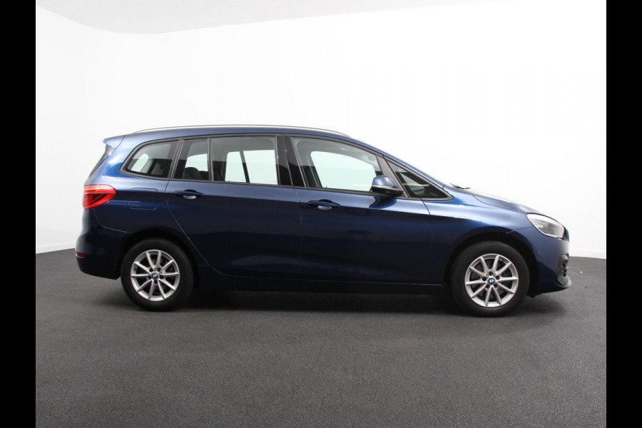 BMW 2 Serie Gran Tourer 218i Automaat 7p. Corporate Lease Executive 7p | Cruise control | Lichtmetalen velgen | Navigatie | Parkeersensoren achter | Radio | LED BMW 2 Serie Gran Tourer 218i Automaat 7p. Corporate Lease Executive 7p | Cruise control | Lichtmetalen velgen | Navigatie | Parkeersensoren achter | Radio | LED