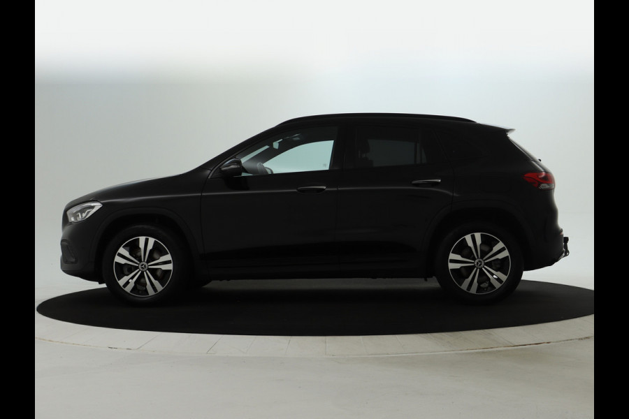 Mercedes-Benz GLA 250 e Plug-In Hybride Trekhaak | Night Pakket |Stoelverwarming voor | Distronic | Achteruitrijcamera | Keyless go | Dodehoek Assist.. Inclusief 24 maanden MB Certified garantie voor Europa.
