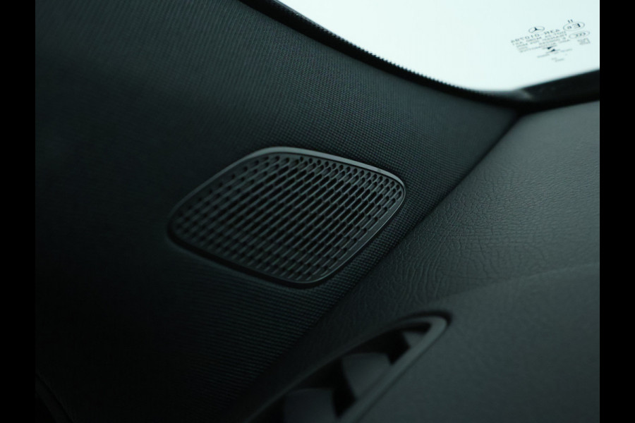 Mercedes-Benz GLA 250 e Plug-In Hybride Trekhaak | Night Pakket |Stoelverwarming voor | Distronic | Achteruitrijcamera | Keyless go | Dodehoek Assist.. Inclusief 24 maanden MB Certified garantie voor Europa.