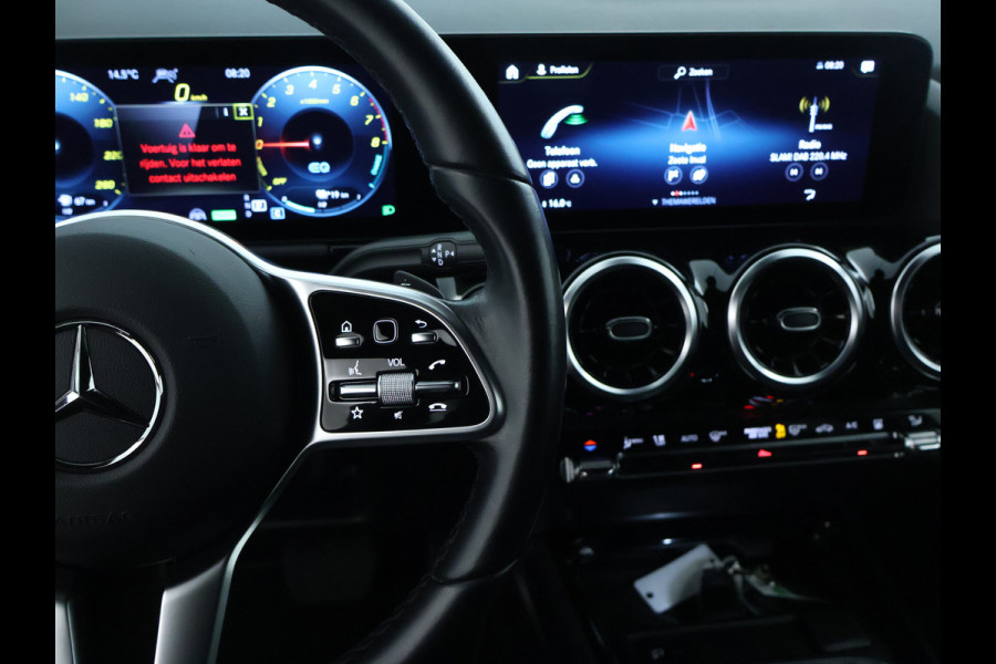 Mercedes-Benz GLA 250 e Plug-In Hybride Trekhaak | Night Pakket |Stoelverwarming voor | Distronic | Achteruitrijcamera | Keyless go | Dodehoek Assist.. Inclusief 24 maanden MB Certified garantie voor Europa.