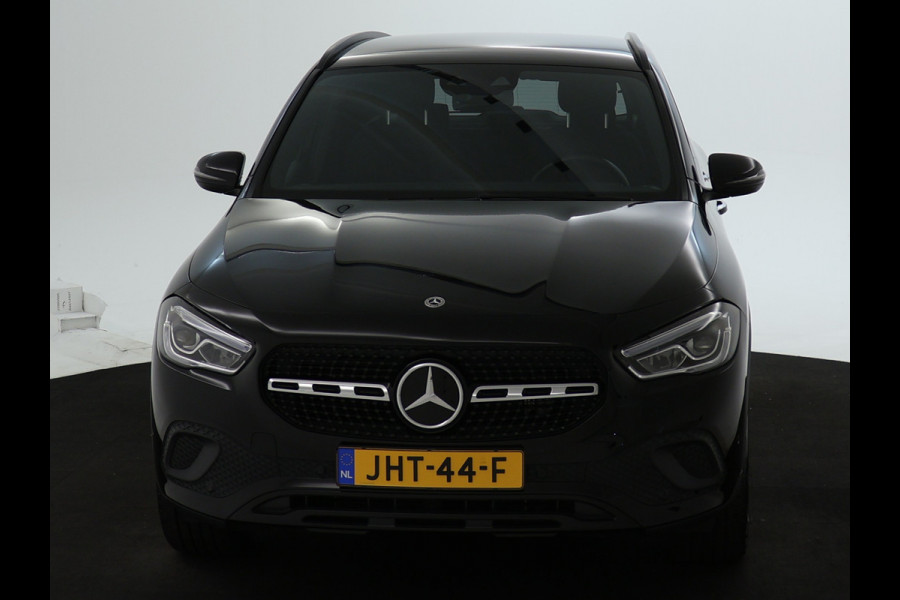 Mercedes-Benz GLA 250 e Plug-In Hybride Trekhaak | Night Pakket |Stoelverwarming voor | Distronic | Achteruitrijcamera | Keyless go | Dodehoek Assist.. Inclusief 24 maanden MB Certified garantie voor Europa.