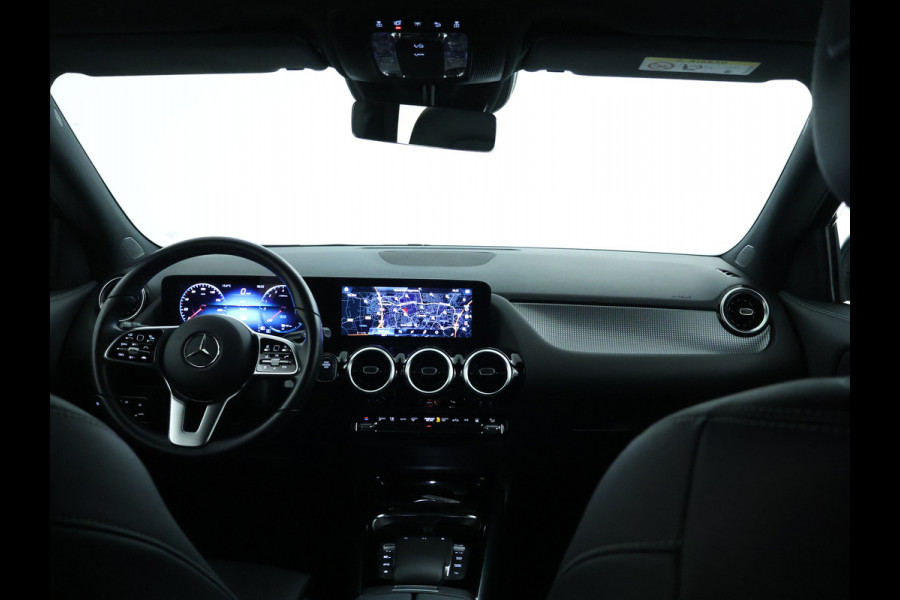 Mercedes-Benz GLA 250 e Plug-In Hybride Trekhaak | Night Pakket |Stoelverwarming voor | Distronic | Achteruitrijcamera | Keyless go | Dodehoek Assist.. Inclusief 24 maanden MB Certified garantie voor Europa.