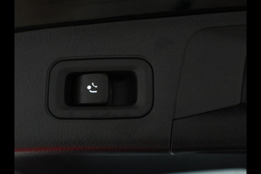 Mercedes-Benz GLA 250 e Plug-In Hybride Trekhaak | Night Pakket |Stoelverwarming voor | Distronic | Achteruitrijcamera | Keyless go | Dodehoek Assist.. Inclusief 24 maanden MB Certified garantie voor Europa.