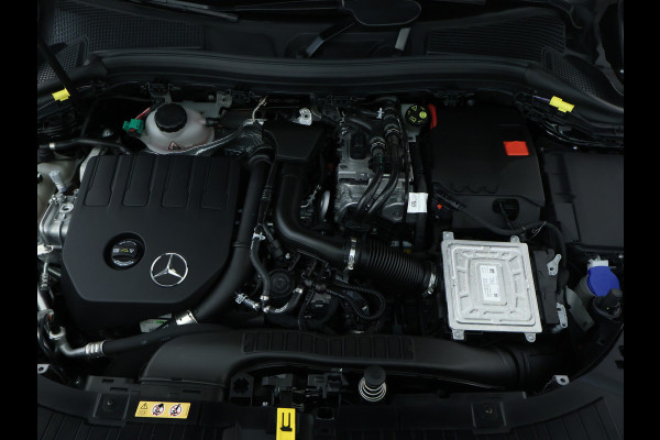 Mercedes-Benz GLA 250 e Plug-In Hybride Trekhaak | Night Pakket |Stoelverwarming voor | Distronic | Achteruitrijcamera | Keyless go | Dodehoek Assist.. Inclusief 24 maanden MB Certified garantie voor Europa.