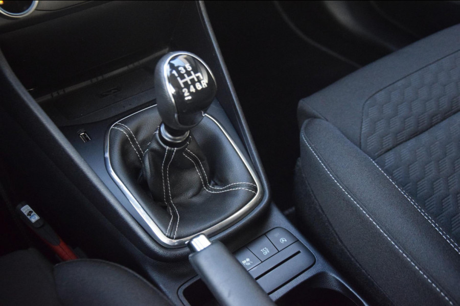 Ford Fiesta 1.0 EcoBoost Hybrid Titanium + NAVIGATIE/DRAADLOOS TELEFOON LADEN