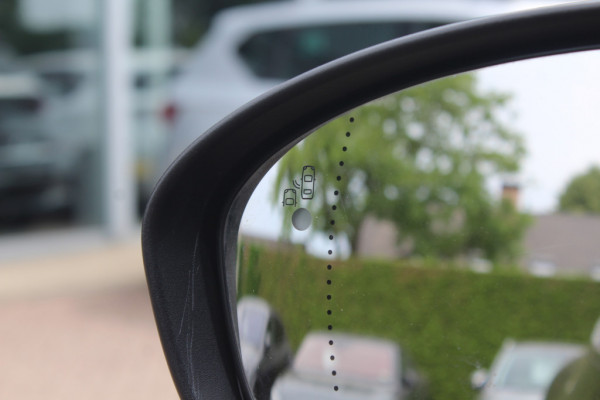 Renault Arkana 1.3 TCe 140 R.S. Line / Camera / Leder / 18'' / Bose / Keyless / Sfeerverlichting / Navigatie / Dodehoek / DAB / ACC / Stoelverwarming Renault Arkana 1.3 TCe 140 R.S. Line / Camera / Leder / 18'' / Bose / Keyless / Sfeerverlichting / Navigatie / Dodehoek / DAB / ACC / Stoelverwarming