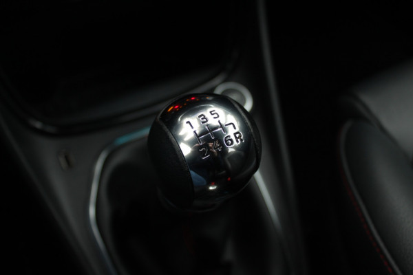 Ford Puma 1.0 EcoBoost Hybrid ST-Line X Vignale / Panoramadak / Camera / B&O / Navigatie / Dodehoek / Stuurverwarming / Cruise Control Ford Puma 1.0 EcoBoost Hybrid ST-Line X Vignale / Panoramadak / Camera / B&O / Navigatie / Dodehoek / Stuurverwarming / Cruise Control