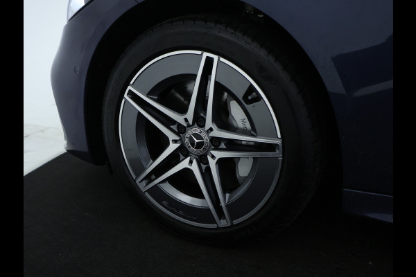 Mercedes-Benz C-Klasse Estate 300 e AMG Plug-In Hybride AMG Line | Trekhaak | Panorama Schuif-Kanrteldak | Distronic | Stuur en Stoelverwarming. Inclusief 24 maanden Mercedes-Benz Certified garantie voor Europa.