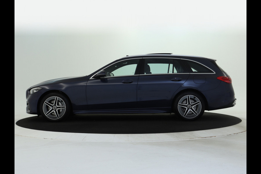 Mercedes-Benz C-Klasse Estate 300 e AMG Plug-In Hybride AMG Line | Trekhaak | Panorama Schuif-Kanrteldak | Distronic | Stuur en Stoelverwarming. Inclusief 24 maanden Mercedes-Benz Certified garantie voor Europa.