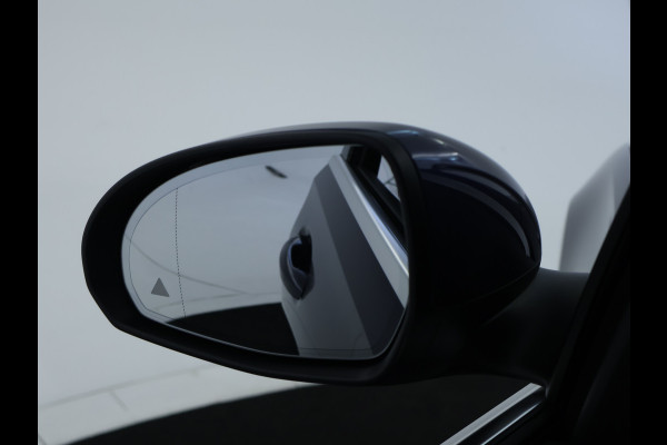 Mercedes-Benz C-Klasse Estate 300 e AMG Plug-In Hybride AMG Line | Trekhaak | Panorama Schuif-Kanrteldak | Distronic | Stuur en Stoelverwarming. Inclusief 24 maanden Mercedes-Benz Certified garantie voor Europa.