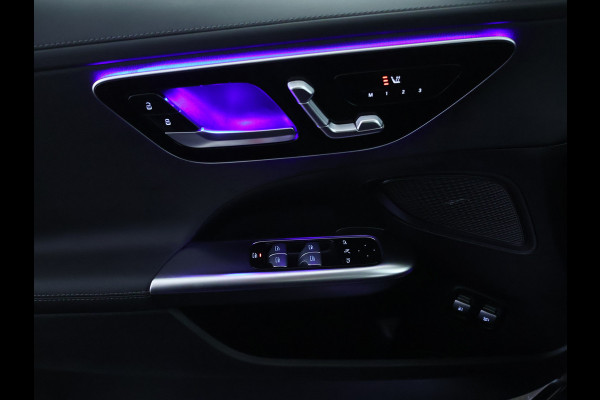 Mercedes-Benz C-Klasse Estate 300 e AMG Plug-In Hybride AMG Line | Trekhaak | Panorama Schuif-Kanrteldak | Distronic | Stuur en Stoelverwarming. Inclusief 24 maanden Mercedes-Benz Certified garantie voor Europa.