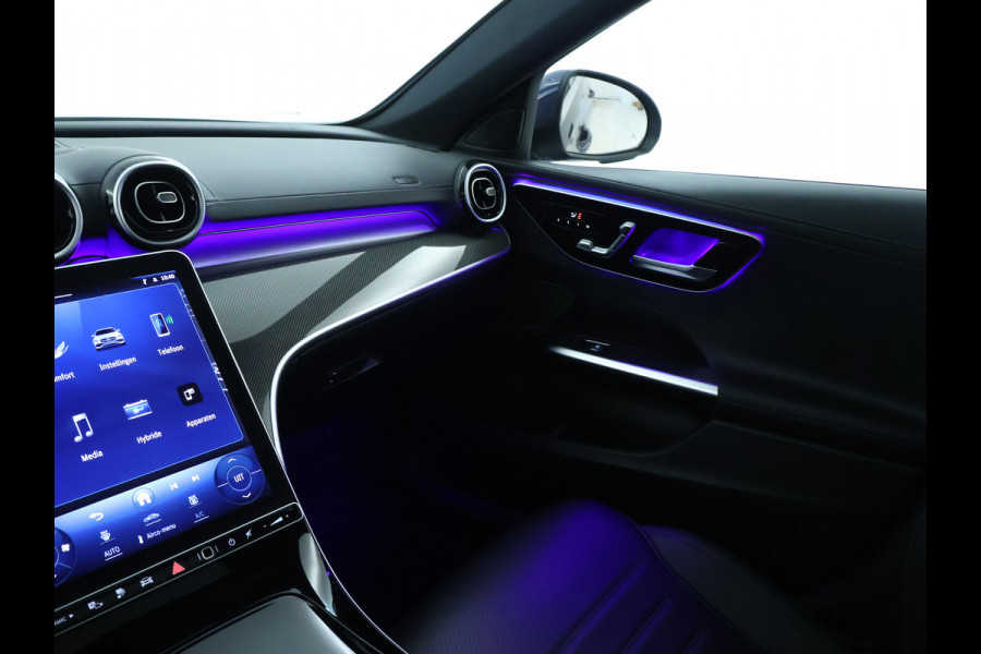 Mercedes-Benz C-Klasse Estate 300 e AMG Plug-In Hybride AMG Line | Trekhaak | Panorama Schuif-Kanrteldak | Distronic | Stuur en Stoelverwarming. Inclusief 24 maanden Mercedes-Benz Certified garantie voor Europa.