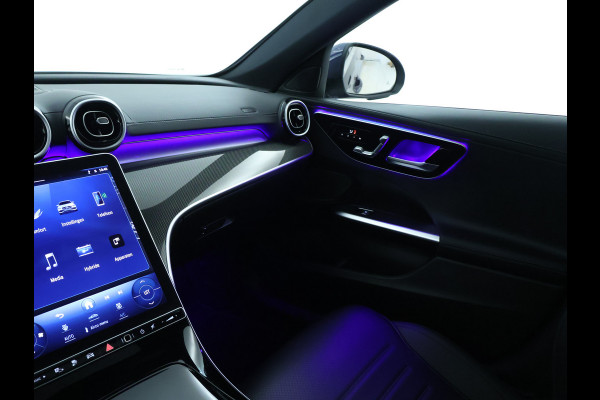 Mercedes-Benz C-Klasse Estate 300 e AMG Plug-In Hybride AMG Line | Trekhaak | Panorama Schuif-Kanrteldak | Distronic | Stuur en Stoelverwarming. Inclusief 24 maanden Mercedes-Benz Certified garantie voor Europa.