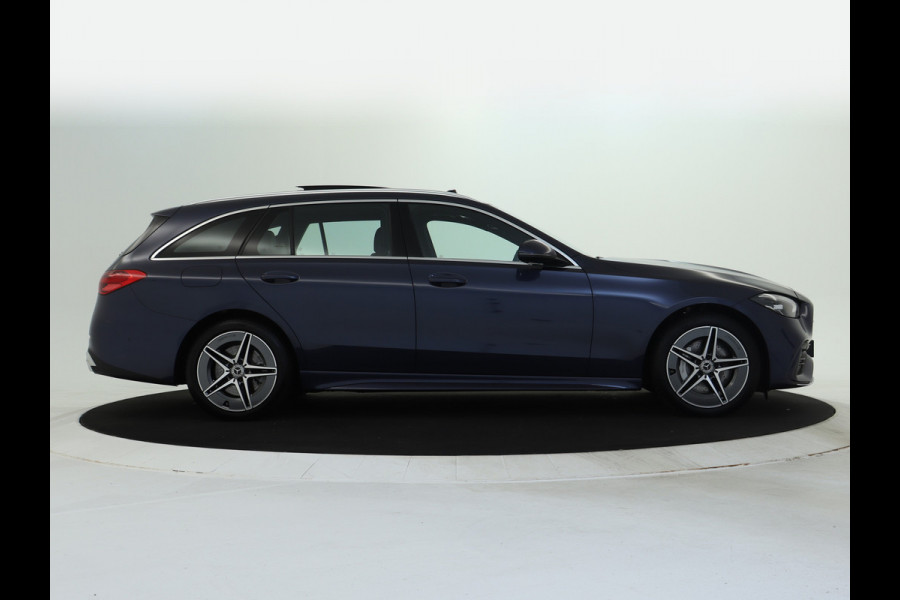 Mercedes-Benz C-Klasse Estate 300 e AMG Plug-In Hybride AMG Line | Trekhaak | Panorama Schuif-Kanrteldak | Distronic | Stuur en Stoelverwarming. Inclusief 24 maanden Mercedes-Benz Certified garantie voor Europa.