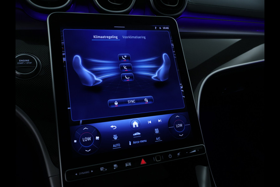 Mercedes-Benz C-Klasse Estate 300 e AMG Plug-In Hybride AMG Line | Trekhaak | Panorama Schuif-Kanrteldak | Distronic | Stuur en Stoelverwarming. Inclusief 24 maanden Mercedes-Benz Certified garantie voor Europa.