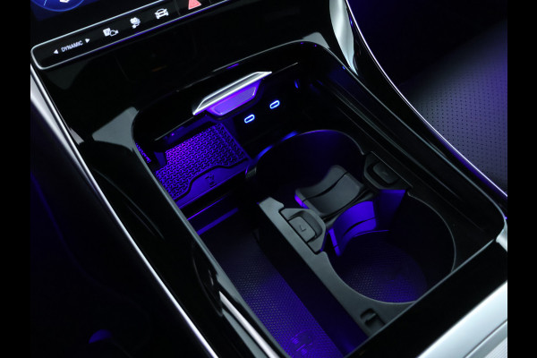 Mercedes-Benz C-Klasse Estate 300 e AMG Plug-In Hybride AMG Line | Trekhaak | Panorama Schuif-Kanrteldak | Distronic | Stuur en Stoelverwarming. Inclusief 24 maanden Mercedes-Benz Certified garantie voor Europa.