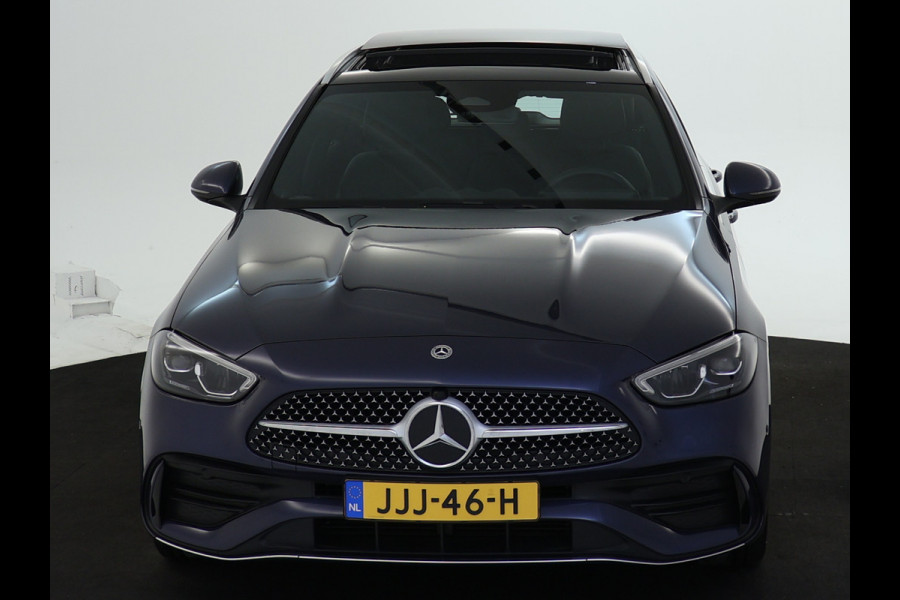 Mercedes-Benz C-Klasse Estate 300 e AMG Plug-In Hybride AMG Line | Trekhaak | Panorama Schuif-Kanrteldak | Distronic | Stuur en Stoelverwarming. Inclusief 24 maanden Mercedes-Benz Certified garantie voor Europa.